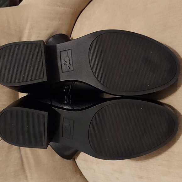 Boots - Picture 3 of 6